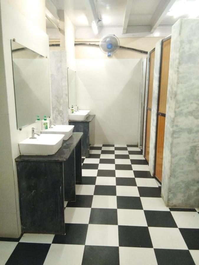 Abuzz Sewri Hostel Mumbai Exterior photo